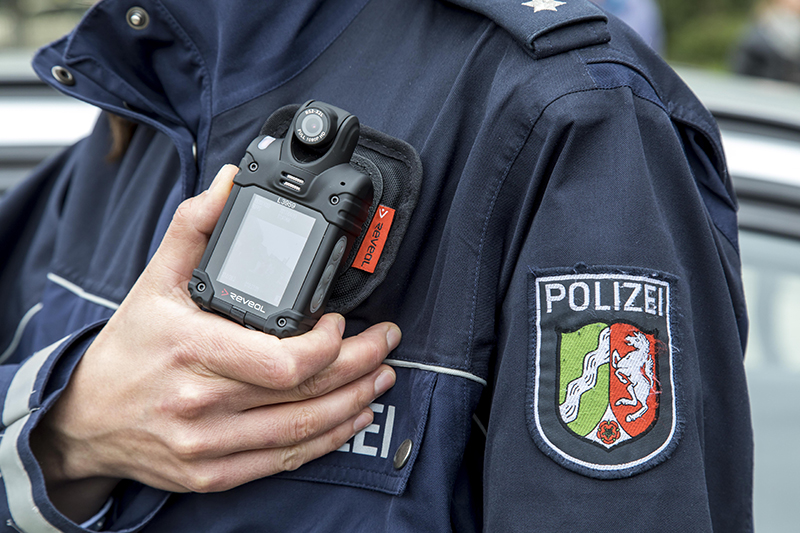 Bodycams In Funf Polizeibehorden Im Einsatz Polizei Nrw