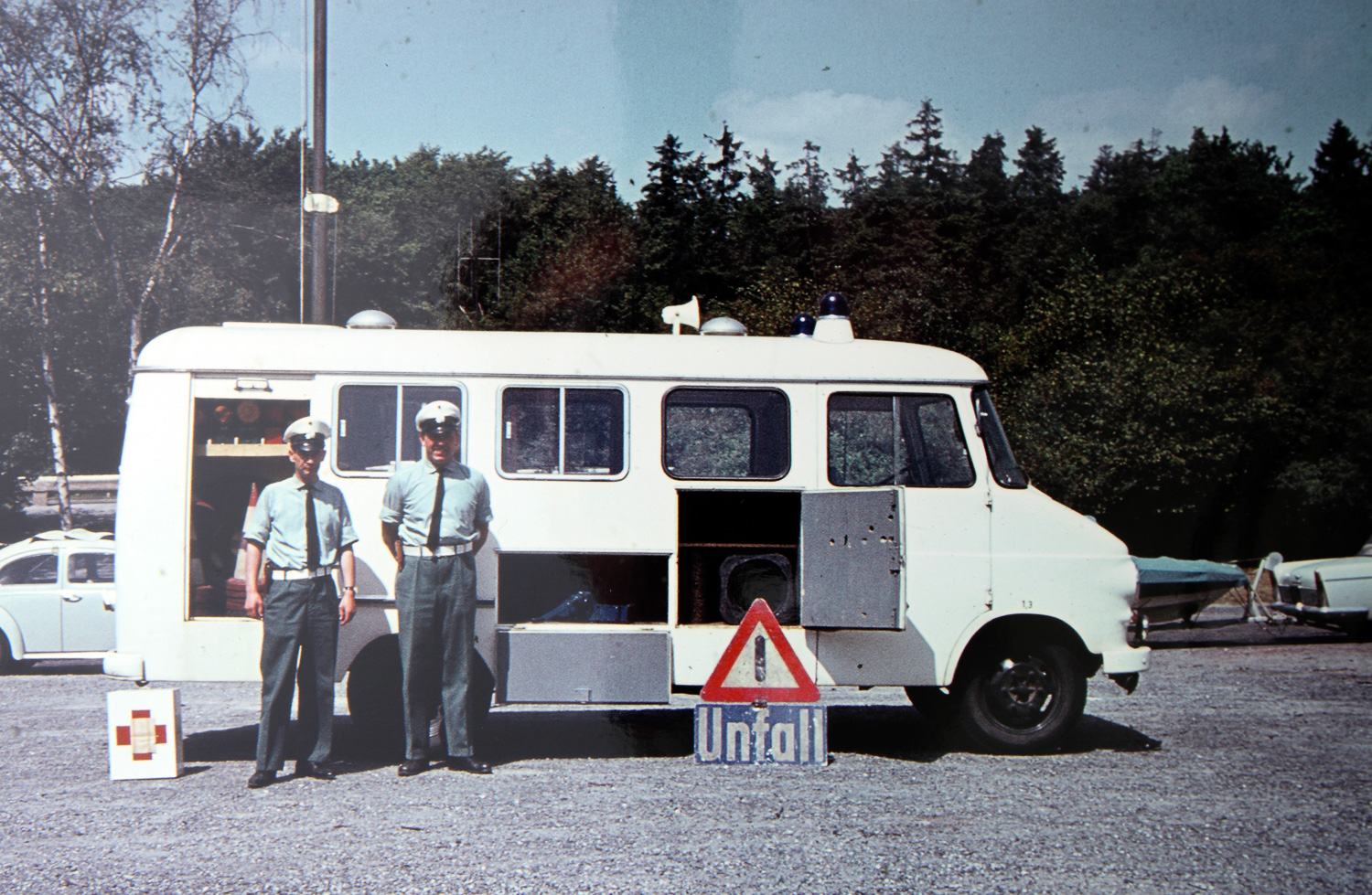 Historisch - Pollizeiauto zur Beweissicherung bei der Unfallaufnahme