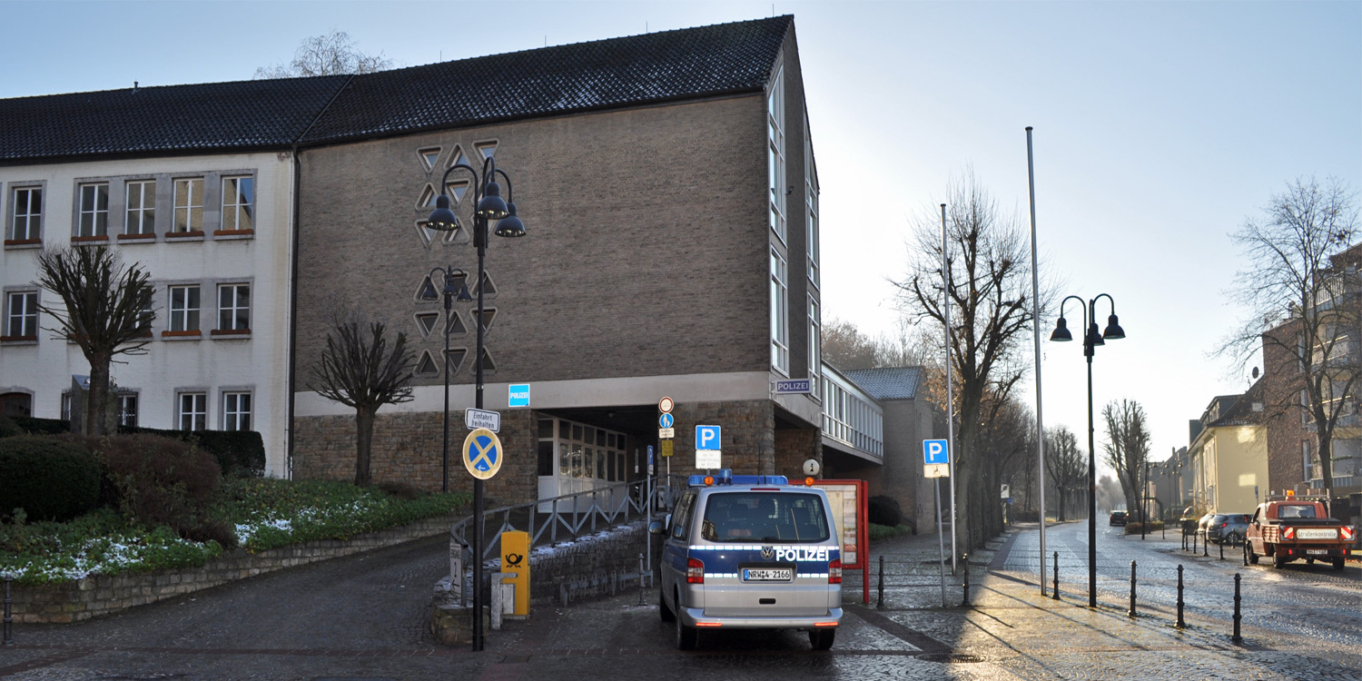 Dienstgebäude des Bezirksdienstes Übach-Palenberg am Rathausplatz 4 in Übach-Palenberg