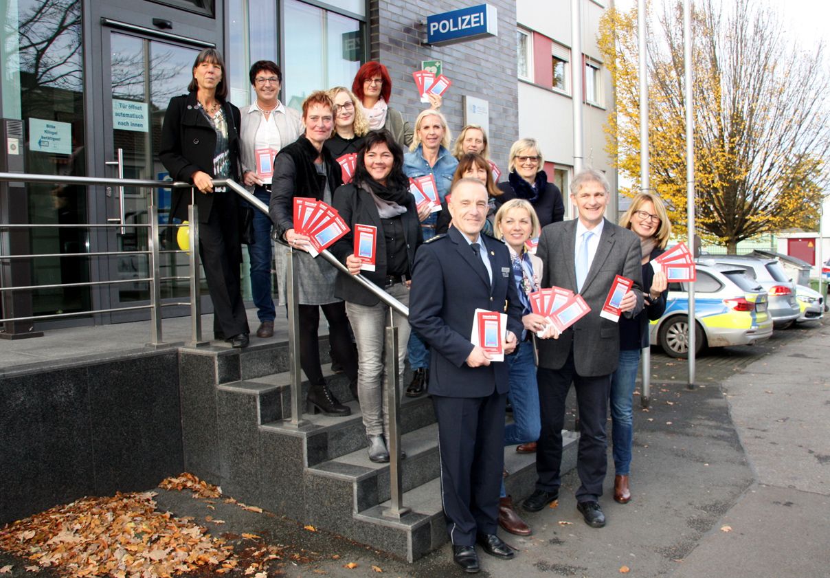 Gruppenbild PK Frauenselbstbehauptung im Kreis Unna