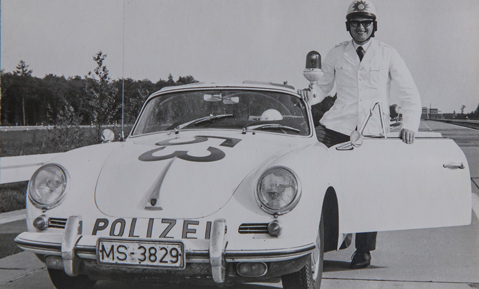 Die geniale Idee zur Rettungsgasse kam dem Verkehrspolizisten Karl-Heinz Kalow bereits im Jahr 1963 in den Sinn.