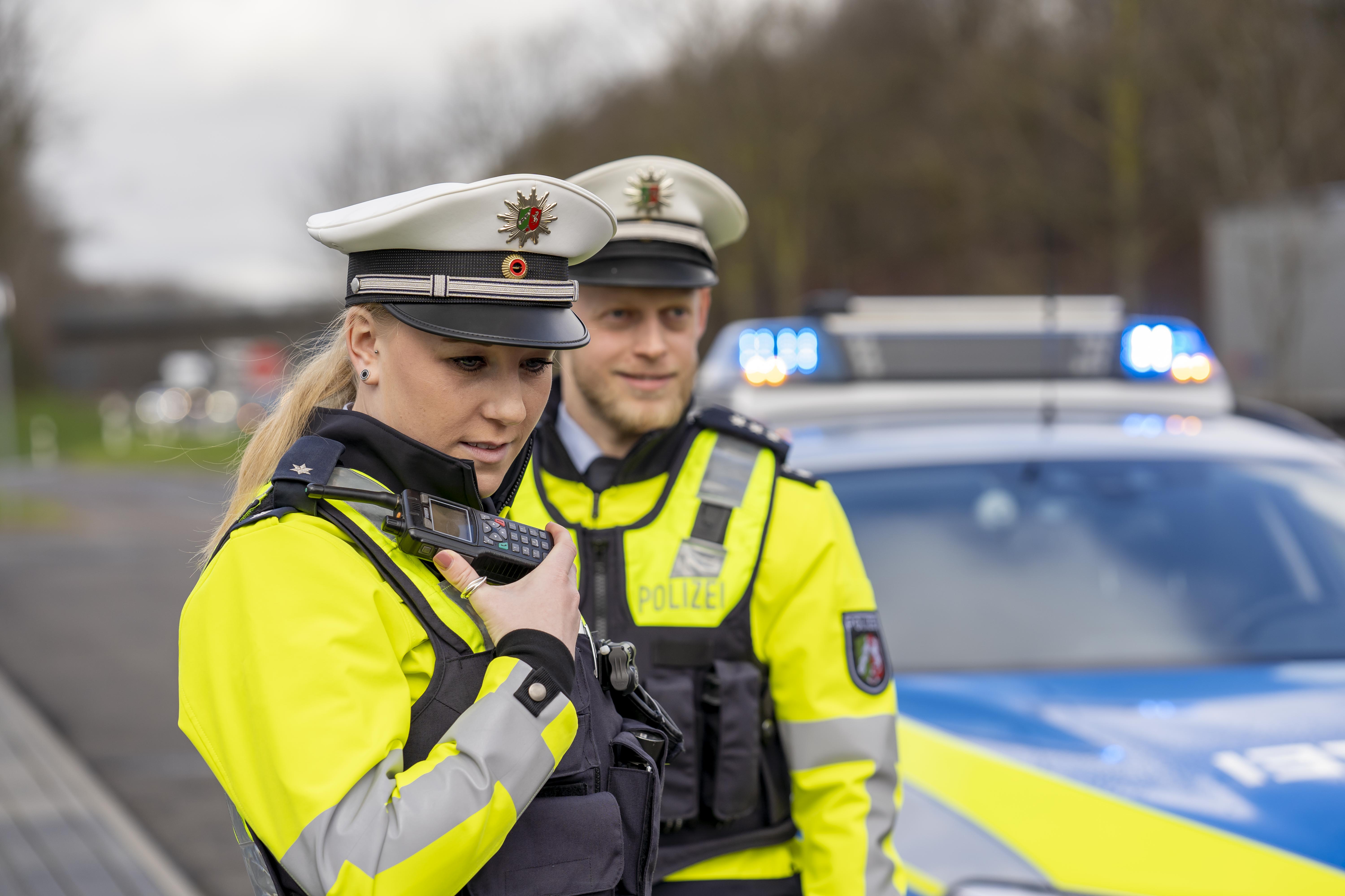 Neue Dienstbekleidung für Autobahnpolizei