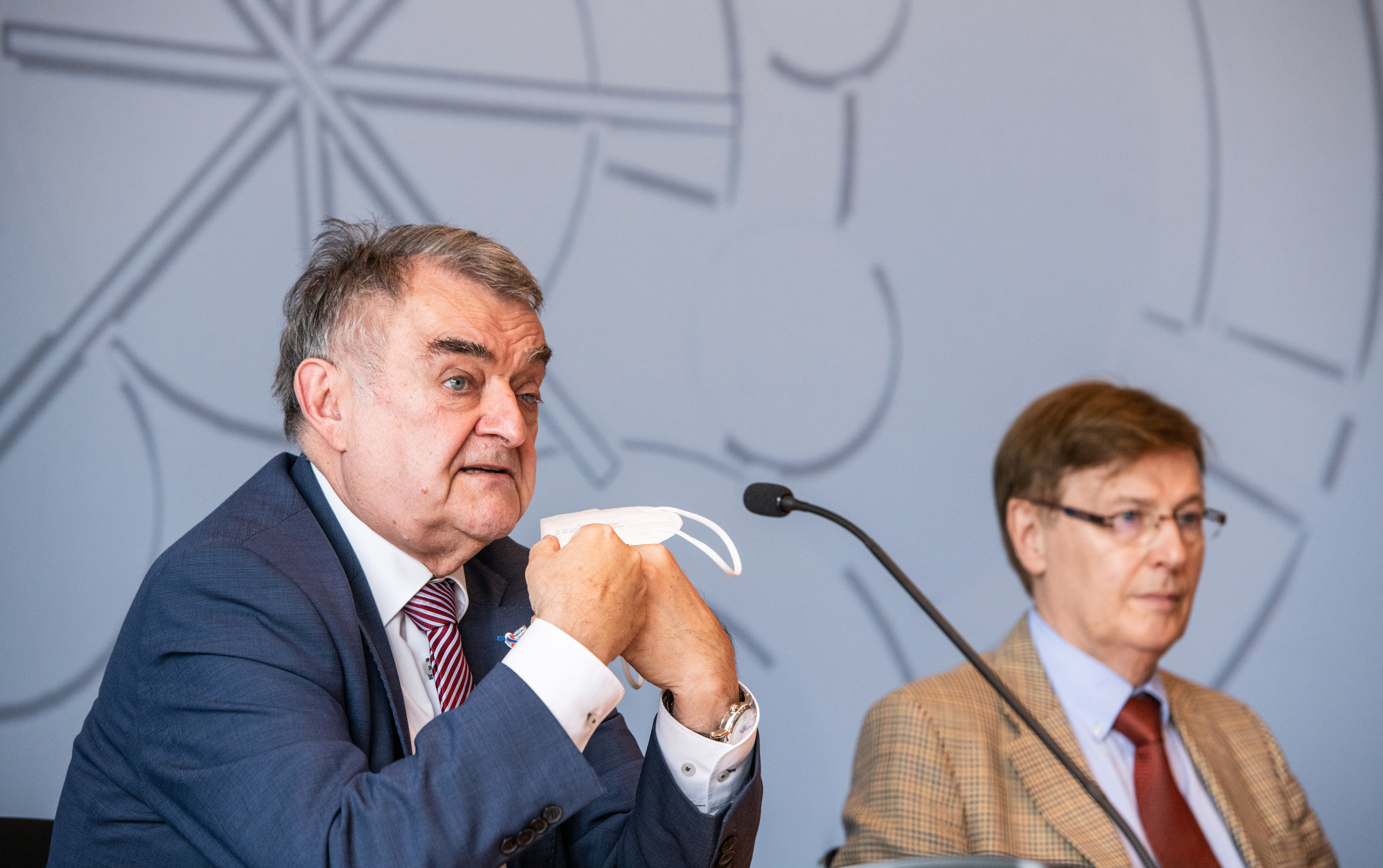 Pressekonferenz: Minister Peter Biesenbach und Minister Herbert Reul stellen die elektronische Strafakte vor