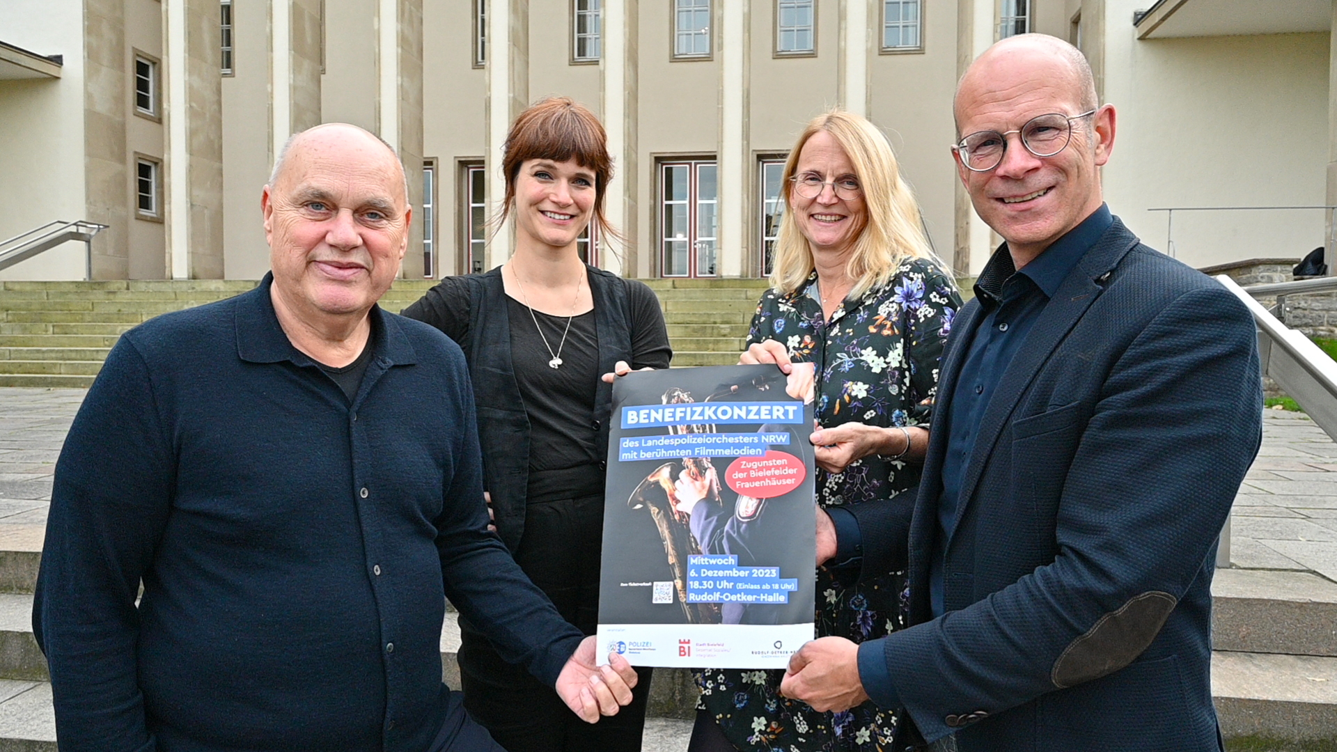 v.l. Intendanz Michael Heicks und Nadja Loschky, Polizeipräsidentin Dr. Sandra Müller-Steinhauer, Erster Beigeordneter Ingo Nürnberger