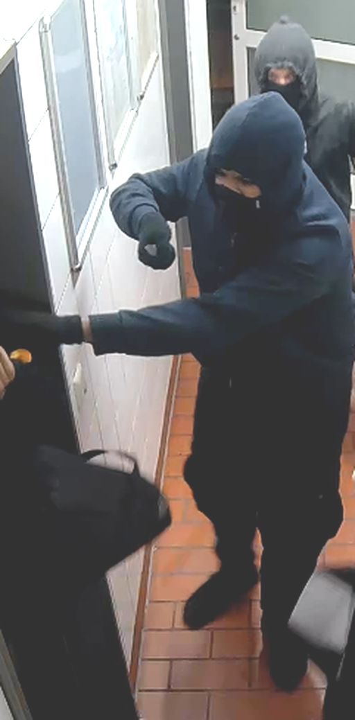 

 Polizei Nordrhein-Westfalen - 
Willich - schwerer Raub 