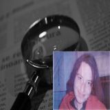 Das Bild zeigt die Geschädigte Bianca Burbach, im Hintergrund das Bild einer Lupe