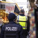 Die Polizei zeigt Präsenz auf Weihnachtsmärkten.