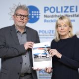 Police Commissioner Friederike Zurhausen and Chief Criminal Director Jürgen Häusler hold the Crime Report 2023 in their hands.