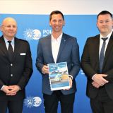 Abteilungsleiter LPD Klaus Bunse, Landrat Andreas Müller und Leiter der Direktion Kriminalität KD Holger Reitz präsentieren die Polizeiliche Kriminalstatistik 2024