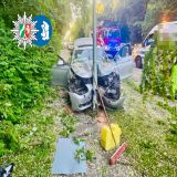 Auto gegen Laterne