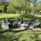 Unbekannte haben in den vergangenen Tagen (Dienstag, 29. April bis Mittwoch, 30. April, gegen 10:30 Uhr) die Bronzeskulptur „Egypt/Ägypten“ vom Lehmbruck Museum aus dem Immanuel-Kant-Park (Tonhallenstraße) gestohlen. 
