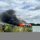 Brennendes Sportboot