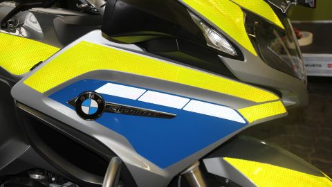 Neongelbe Folie für NRW-Polizeimotorräder