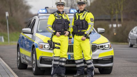 Autobahnpolizei Erhält Neue Dienstbekleidung Mit Signalwirkung ...