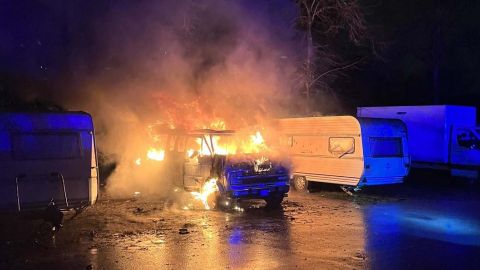 Zwei Wohnanhänger beschädigt