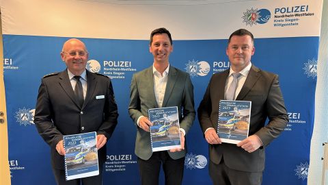 Klaus Bunse, Head of Department at the KPB, District Administrator Andreas Müller and Head of the Crime Directorate present the 2023 PKS.