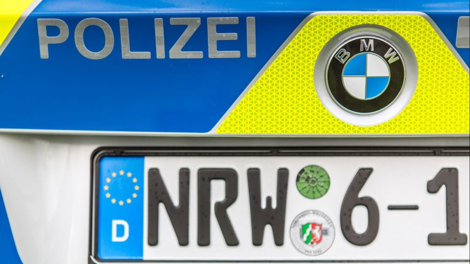 Neue NRW-Kennzeichen an Funkstreifenwagen BMW der Polizei NRW