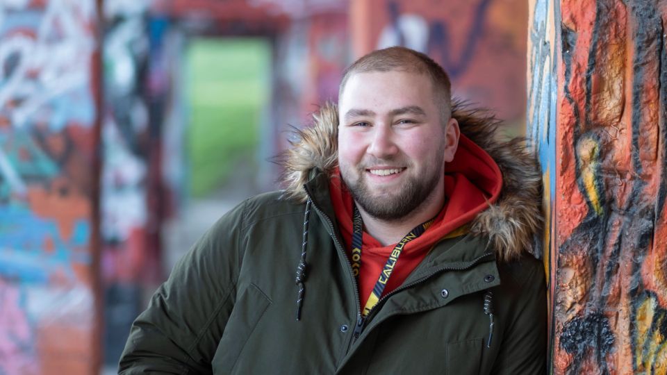 In der 5. Klasse hatte er bereits drei Strafanzeigen. „Ich musste viele Freunde gehen lassen, um einen anderen Weg einzuschlagen“, sagt Berat Ergüner.