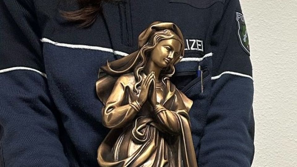 
	
Nordrhein-Westfalen - 
Grabräuber auf frischer Tat ertappt- Polizei stellt 43-Jährigen auf Friedhof 