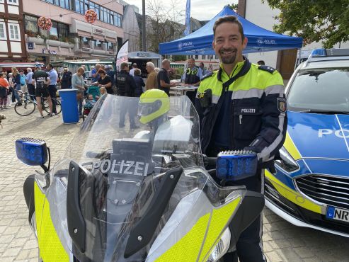 Ein Polizeimotorrad stand zur Besichtigung bereit.