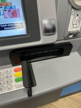 manipulierter Geldautomat