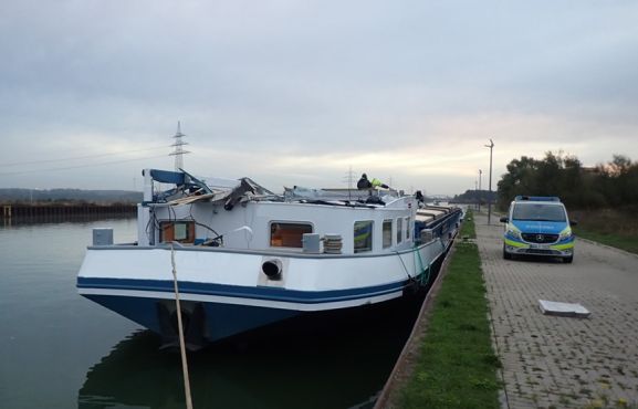 Duisburg/Datteln: Schiff rammt Hängegerüst 