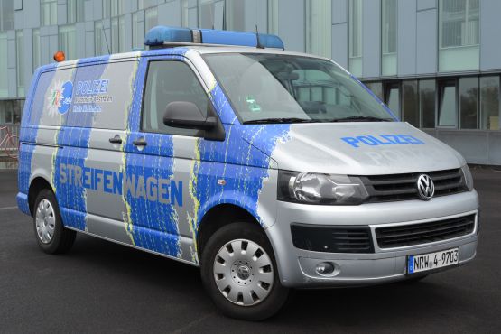 Der Streifenwagen der Kreispolizeibehörde Mettmann mit auffallender Lackierung.