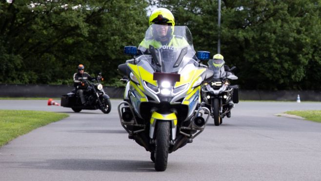 Kradfahrer der Polizei